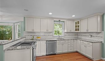 105 LYNN Cir, East Greenwich, RI 02818