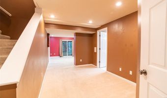 570 Castle Ridge Dr, Ballwin, MO 63021