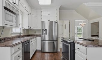 1007 River Pointe Dr, Albany, GA 31701