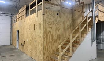 412 Chamber Dr, Anamosa, IA 52205