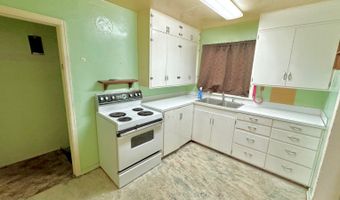 308 4th St SW, Bowman, ND 58623