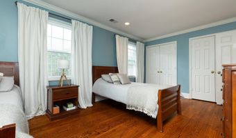 8809 SAUNDERS Ln, Bethesda, MD 20817