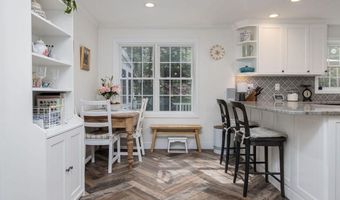 10 Greenbriar Ln, Amherst, NH 03031