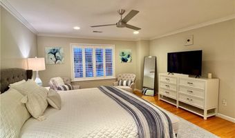 34 Marian Ave, Narragansett, RI 02882