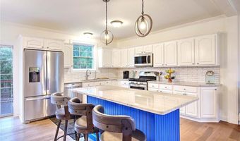 29 Lake Ave, Barrington, RI 02806