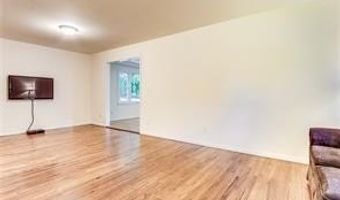 8 Apple Blossom Ct, Airmont, NY 10952