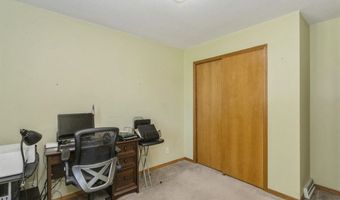 206 Buckeye Ln, Riverside, IA 52327