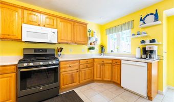 612 Village Green E Blvd, Adams Twp., PA 16046
