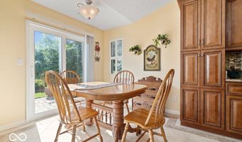 727 Crystal Farms Dr, Avon, IN 46123