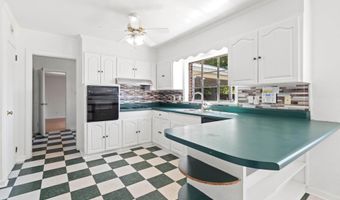 402 E Poplar St, Atmore, AL 36502