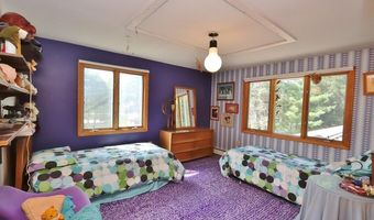 16 Hempstead Ave, Bangor, ME 04401