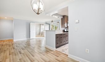 5909 QUANTRELL Ave 203, Alexandria, VA 22312