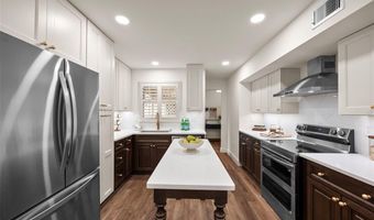 1026 Claytonbrook Dr, Ballwin, MO 63011