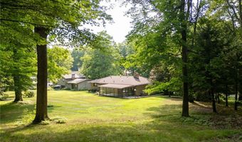 1341 Valley Dr, Akron, OH 44312