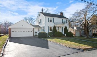 35 Ledgewood Dr, Cranston, RI 02920