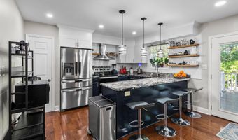 11 WELLINGTON W Dr, Hockessin, DE 19707