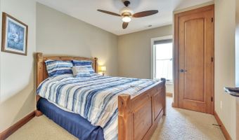 325 Lakeshore Dr, Arnolds Park, IA 51331
