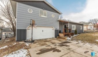 205 S 1st Ave, Brandon, SD 57005