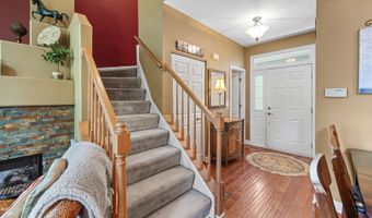 6 Waverly Ct, Algonquin, IL 60102