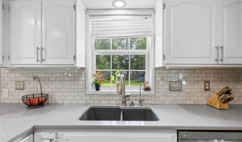 1214 S Darling Dr NW, Alexandria, MN 56308