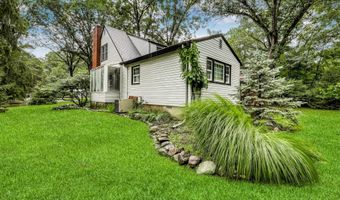 5 Woodland Pl, Airmont, NY 10952