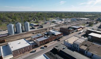 23 W Olive St, Aurora, MO 65605