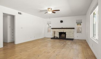 2325 Parkway Dr, Camarillo, CA 93010