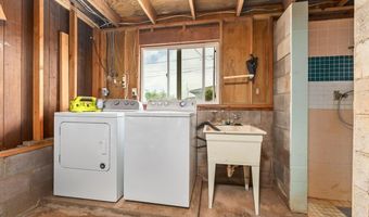 396 Kahiki St, Kahului, HI 96732