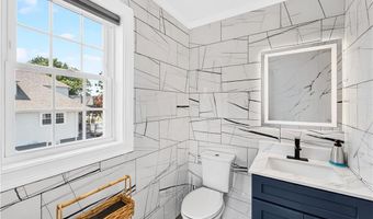 318 Farmington Ave, Cranston, RI 02920