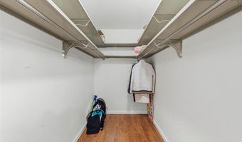 916 Claytonbrook Dr 1, Ballwin, MO 63011