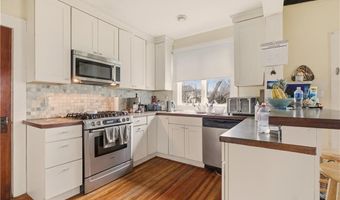 51 Warner St, Newport, RI 02840