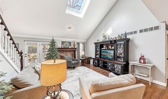 302 Fox Hollow Woods Dr, Ballwin, MO 63021