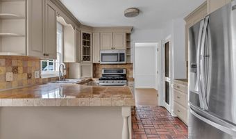 1904 Chatham Dr, Albany, GA 31721