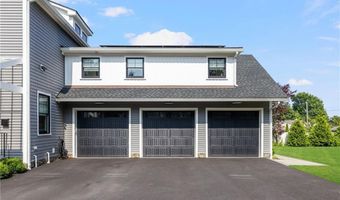 3 Oak St, Middletown, RI 02842