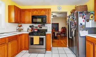 65 Jeri Lynn Cir, Warwick, RI 02886