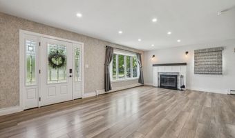 46 Purdy Ln, Amityville, NY 11795