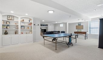 780 S Sussex Ct, Aurora, OH 44202
