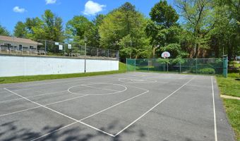 8366 GLASTONBURY Ct, Annandale, VA 22003