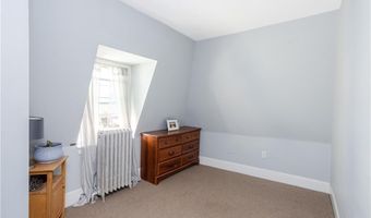 6 Pond Ave, Newport, RI 02840