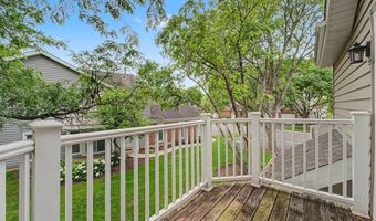 1953 N Coldspring Rd, Arlington Heights, IL 60004