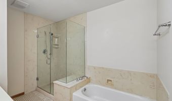 2109 N Charter Point Dr, Arlington Heights, IL 60004