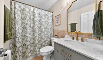 693 Rustic Valley Dr, Ballwin, MO 63021