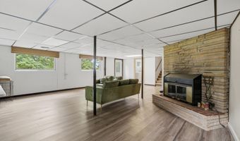 912 W Pleasant St, Aurora, MO 65605
