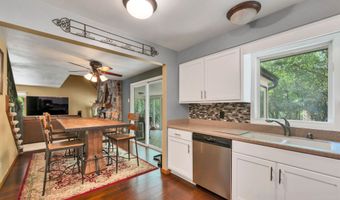 8 HILLTOP Ct, Appleton, WI 54914