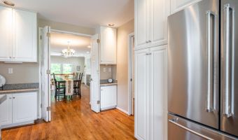 3814 N RICHMOND St, Arlington, VA 22207