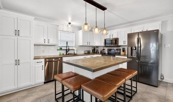 4044 Mindanao St, Bay St. Louis, MS 39520