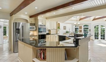 35 Shaw Dr, Bedford, NH 03110