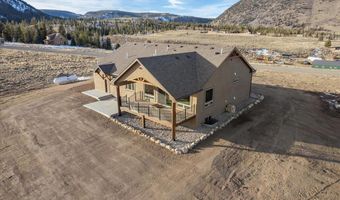 18 RAINBOW VALLEY LODGE Rd, Centennial, WY 82055