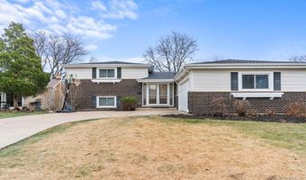 2411 N Champlain St, Arlington Heights, IL 60004