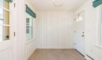 11 Bellevue Dr, Cranston, RI 02920